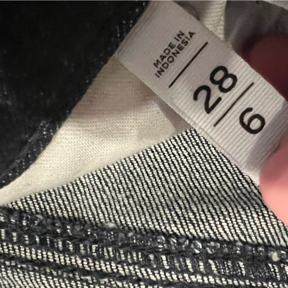 LOFT Curvy Kick Crop 6/28 never worn - Picture 5 of 9